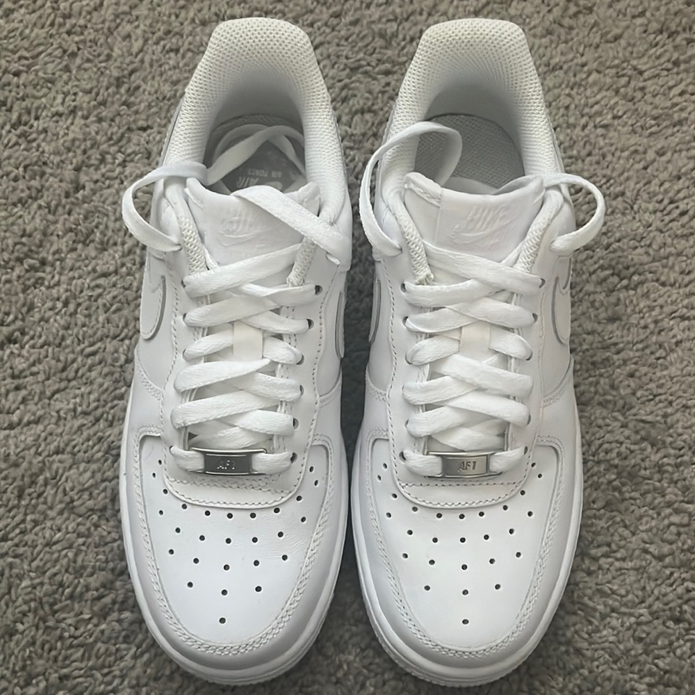 White Nike Air Force 1